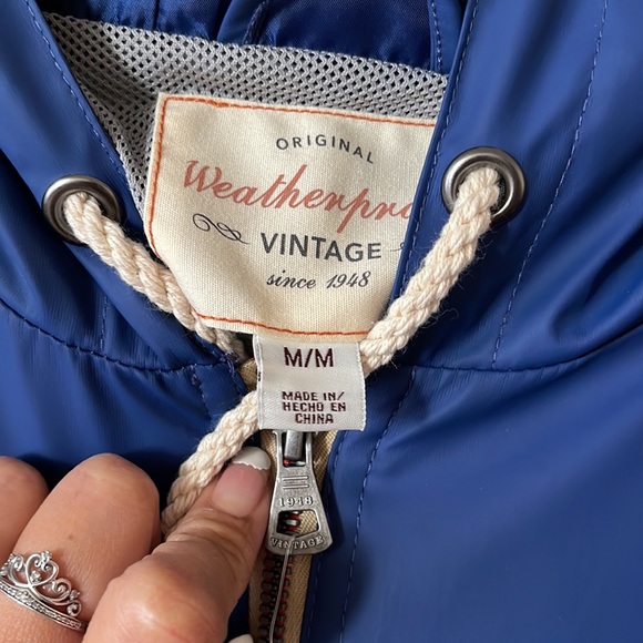 Weatherproof Rain coat - Picture 3 of 5